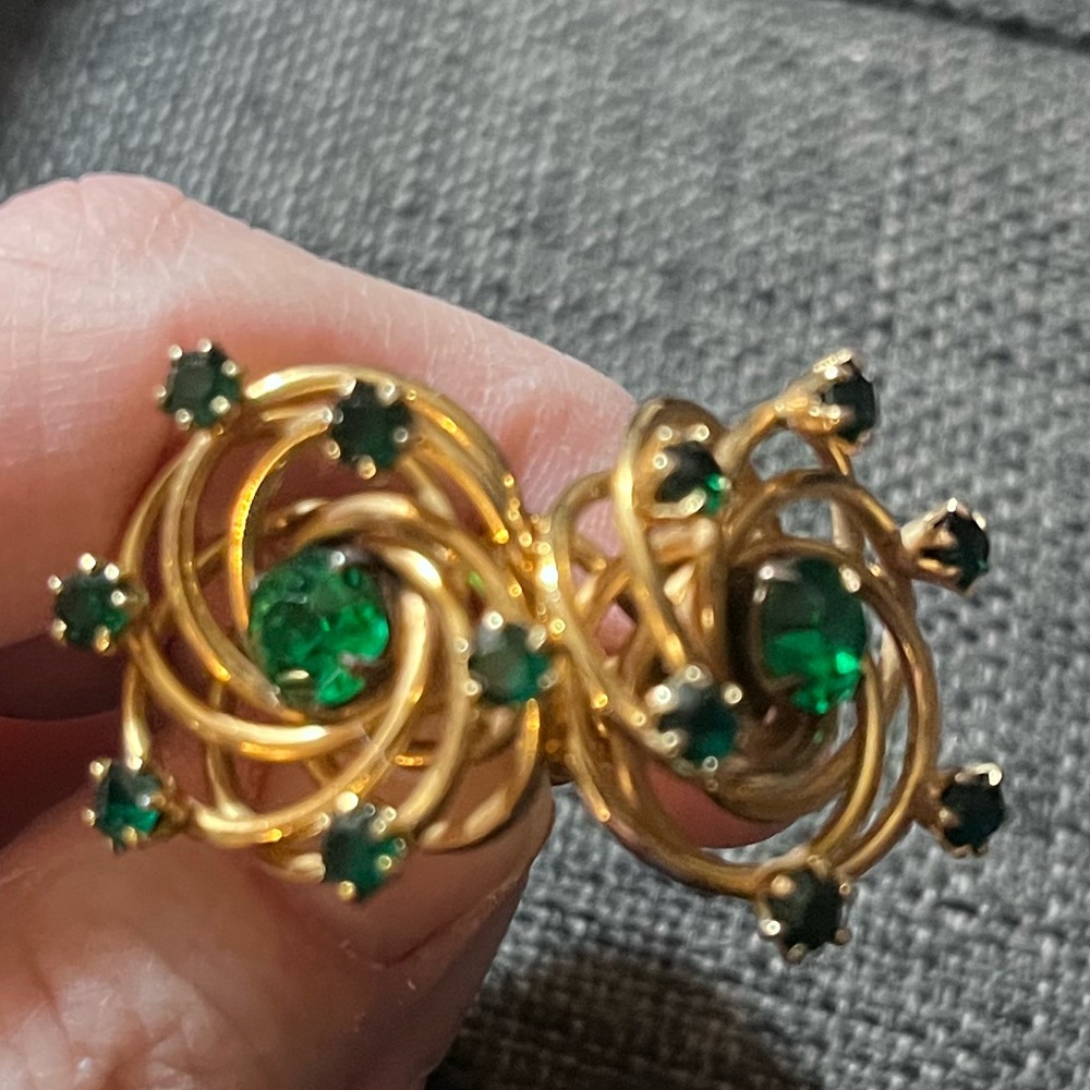 Vintage Charles Reis Gold & Green Brooch and Earring Set - Picture 5 of 17